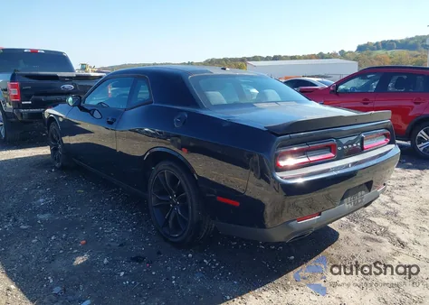 2016 Dodge Challenger Sxt z USA, uszkodzony, nr VIN 2C3CDZAG8GH236584